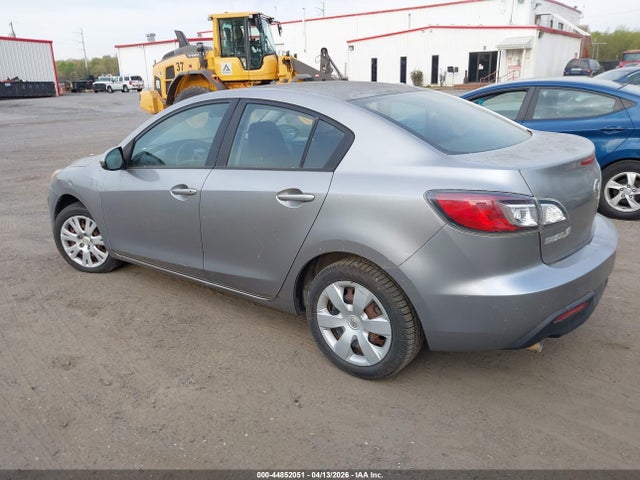 2011 MAZDA MAZDA3 JM1BL1UF9B1378867 Photo 2