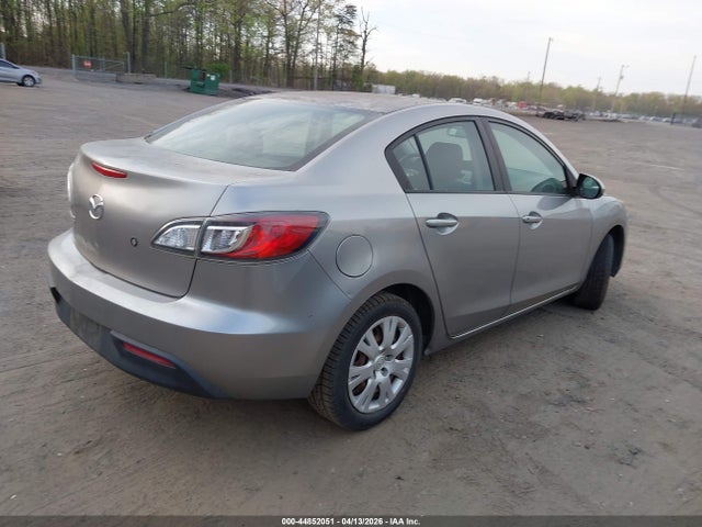 2011 MAZDA MAZDA3 JM1BL1UF9B1378867 Photo 3