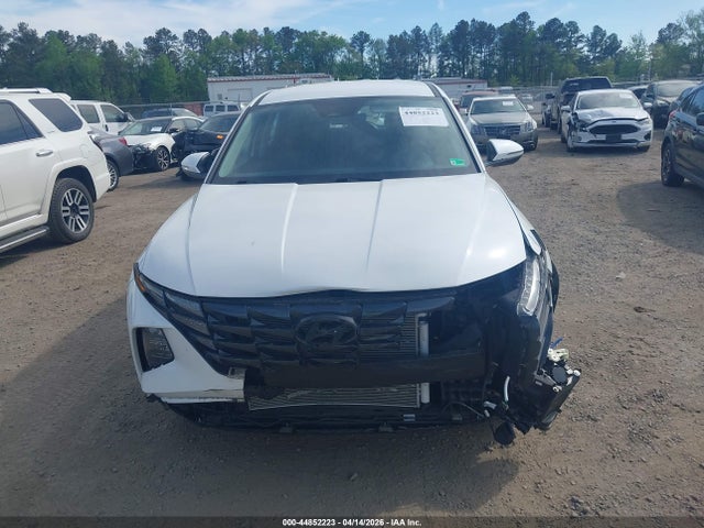 5NMJACAE8NH114915 Hyundai TUCSON SE