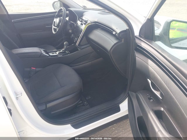 5NMJACAE8NH114915 Hyundai TUCSON SE