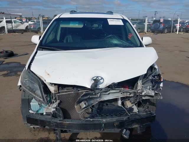 5TDXK3DC3GS741829 Toyota Sienna Se Premium 8 Passenger