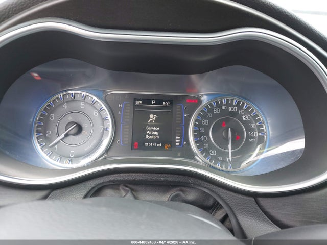 2015 Chrysler 200 Limited მანქანა იყიდება აუქციონზე, vin: 1C3CCCAB3FN728742, აუქციონის ნომერი: 44852433