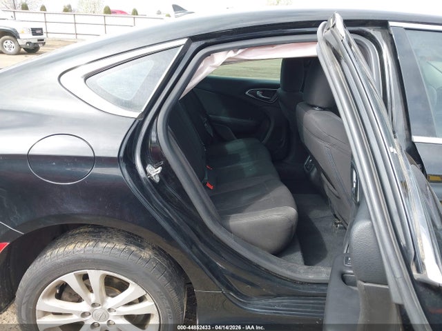 2015 Chrysler 200 Limited მანქანა იყიდება აუქციონზე, vin: 1C3CCCAB3FN728742, აუქციონის ნომერი: 44852433