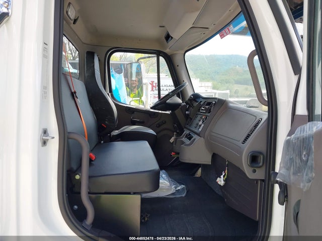 Продаж на аукціоні авто 2026 Freightliner M2 106 Medium Duty, vin: 1FVACWFD8THWP2116, номер лоту: 44852478