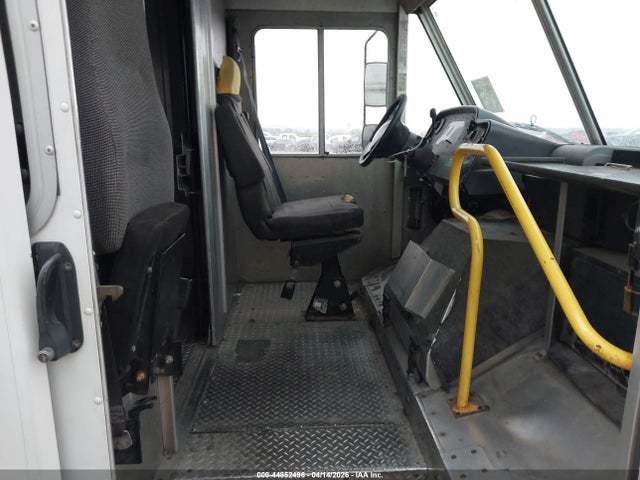 44852496 :رقم المزاد ، 1FC4E4KS3BDA94573 vin ، 2011 Ford E-450 Stripped مزاد بيع