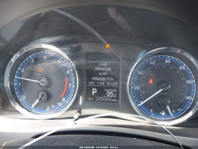 2T1BURHE5JC080114 Toyota COROLLA LE