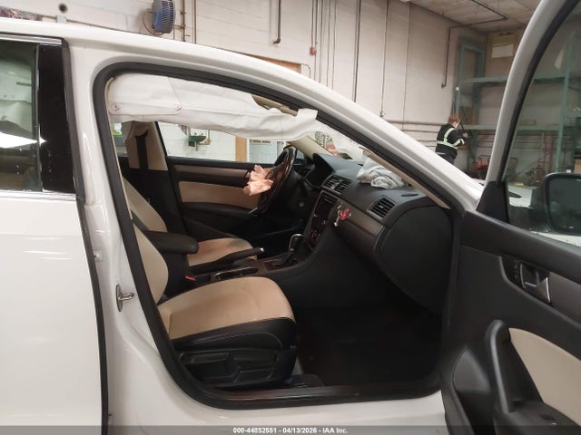 Aukcja sprzedaży 2015 Volkswagen Passat 2.0l Tdi Se, vin: 1VWBV7A30FC069237, numer aukcji: 44852551
