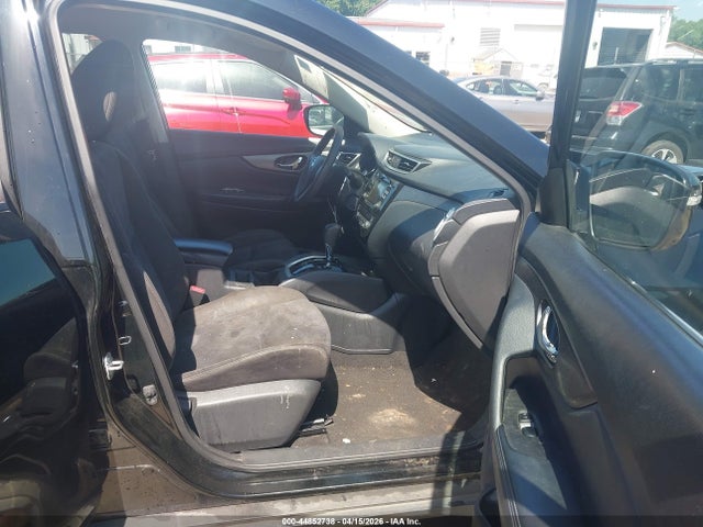 44852738 :رقم المزاد ، KNMAT2MV2FP555187 vin ، 2015 Nissan Rogue Sv مزاد بيع