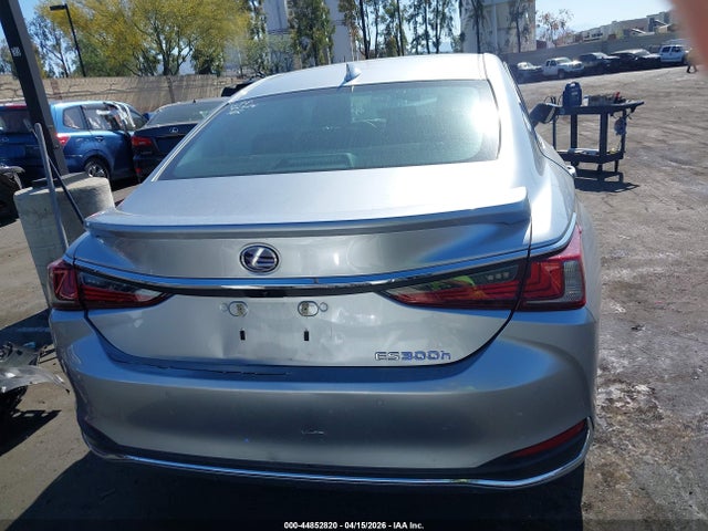 44852820 :رقم المزاد ، 58ADA1C11NU015880 vin ، 2022 Lexus Es 300h مزاد بيع