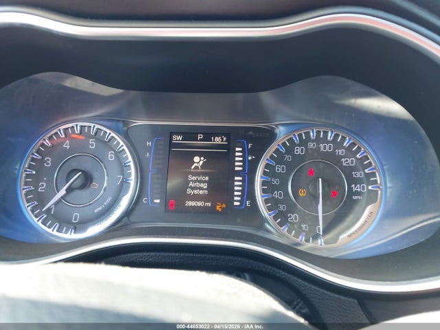 2015 Chrysler 200 Limited მანქანა იყიდება აუქციონზე, vin: 1C3CCCABXFN634938, აუქციონის ნომერი: 44853022