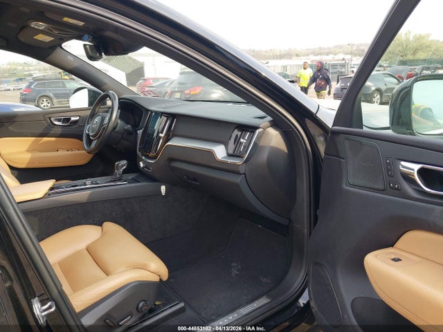 2019 VOLVO XC60 LYVA22RK0KB237382 Photo 4