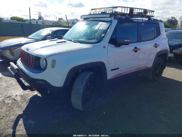 Jeep Renegade Trailhawk 2015 ZACCJBCT3FPC18223 Image 2