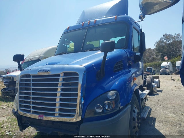 Freightliner Cascadia 113 2016 1FUJGBDV8GLHE7833 Image 2