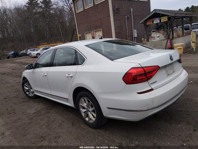 2016 Volkswagen Passat 1.8t S მანქანა იყიდება აუქციონზე, vin: 1VWAT7A39GC010920, აუქციონის ნომერი: 44853292