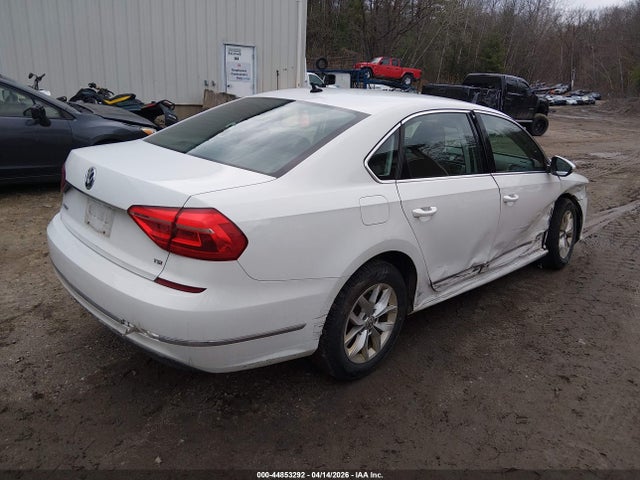 2016 Volkswagen Passat 1.8t S მანქანა იყიდება აუქციონზე, vin: 1VWAT7A39GC010920, აუქციონის ნომერი: 44853292