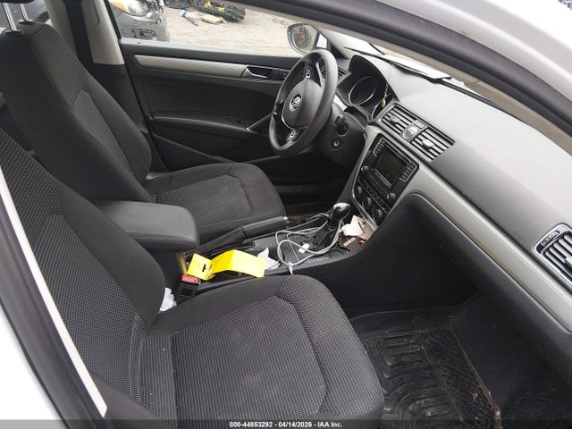 2016 Volkswagen Passat 1.8t S მანქანა იყიდება აუქციონზე, vin: 1VWAT7A39GC010920, აუქციონის ნომერი: 44853292