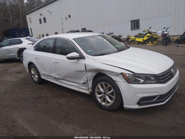 2016 Volkswagen Passat 1.8t S მანქანა იყიდება აუქციონზე, vin: 1VWAT7A39GC010920, აუქციონის ნომერი: 44853292
