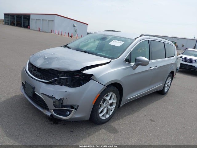 44853558 :رقم المزاد ، 2C4RC1BG4HR823224 vin ، 2017 Chrysler Pacifica Touring-l مزاد بيع