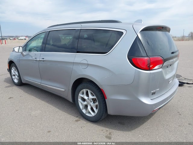 44853558 :رقم المزاد ، 2C4RC1BG4HR823224 vin ، 2017 Chrysler Pacifica Touring-l مزاد بيع
