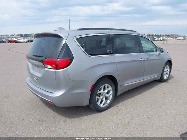 44853558 :رقم المزاد ، 2C4RC1BG4HR823224 vin ، 2017 Chrysler Pacifica Touring-l مزاد بيع