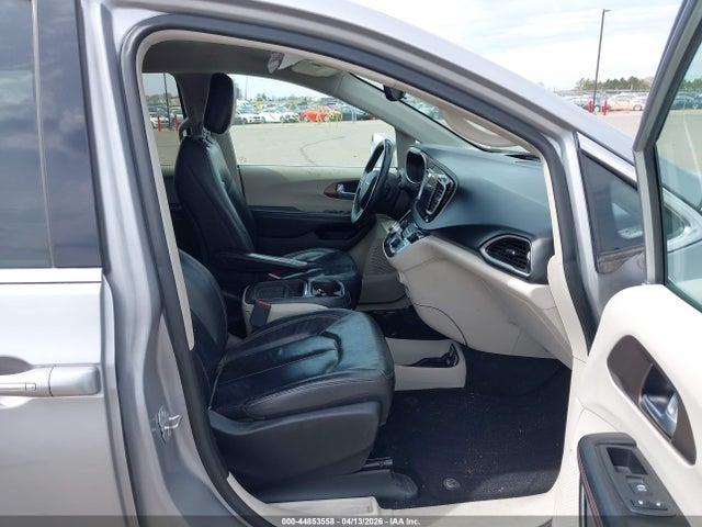 44853558 :رقم المزاد ، 2C4RC1BG4HR823224 vin ، 2017 Chrysler Pacifica Touring-l مزاد بيع