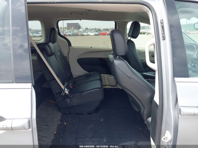 44853558 :رقم المزاد ، 2C4RC1BG4HR823224 vin ، 2017 Chrysler Pacifica Touring-l مزاد بيع