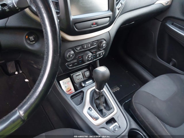 1C4PJLCS8FW791281 Jeep Cherokee Latitude