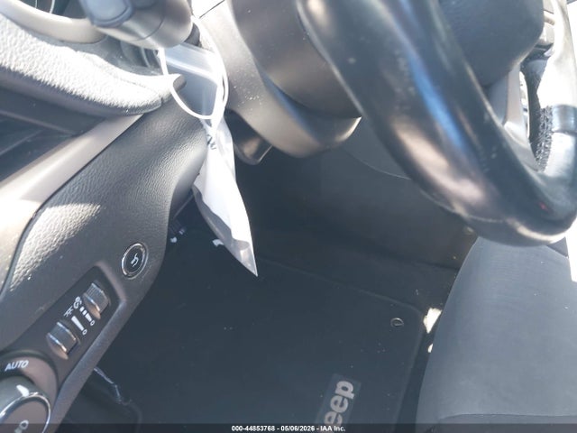 1C4PJLCS8FW791281 Jeep Cherokee Latitude