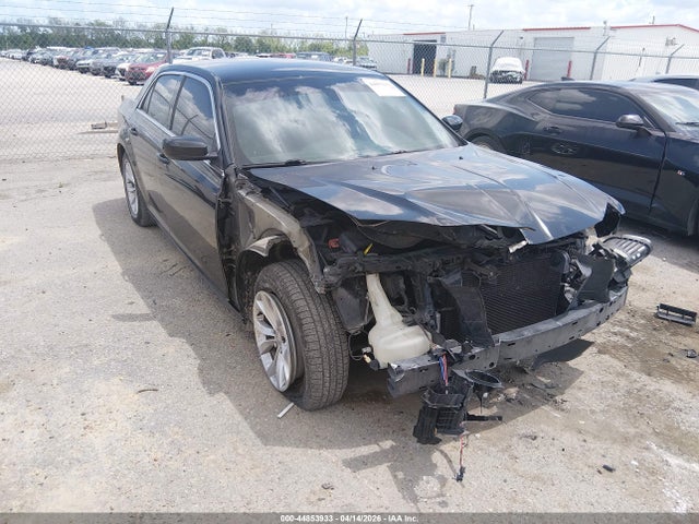 Продажа на аукционе авто 2015 Chrysler 300 Limited, vin: 2C3CCAAGXFH899058, номер лота: 44853933