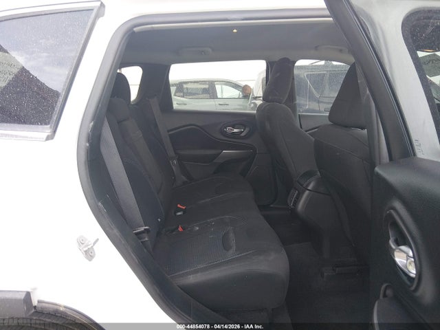 44854078 :رقم المزاد ، 1C4PJLCB4KD172313 vin ، 2019 Jeep Cherokee Latitude Fwd مزاد بيع