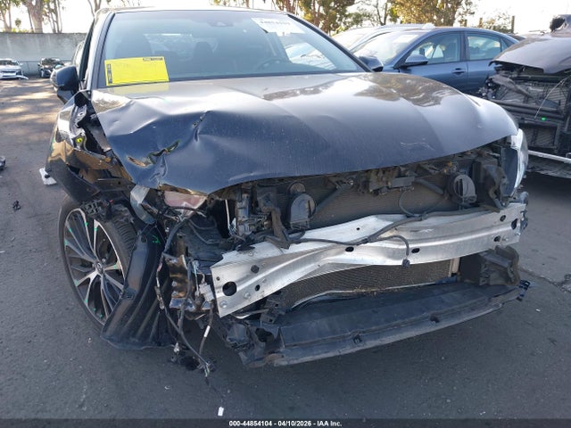 4T1B11HK5JU113319 Toyota CAMRY SE