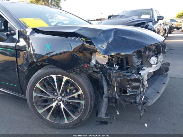 4T1B11HK5JU113319 Toyota CAMRY SE
