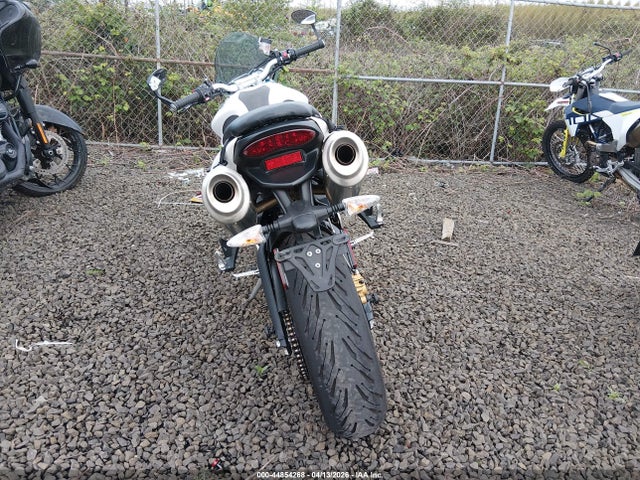 44854268 :رقم المزاد ، SMTD02NE1CT534436 vin ، 2012 Triumph Motorcycle Street Triple R مزاد بيع
