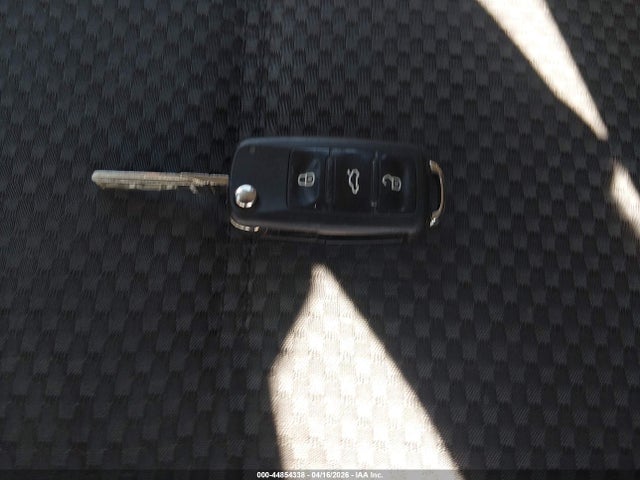2014 Volkswagen Jetta 2.0l S მანქანა იყიდება აუქციონზე, vin: 3VW2K7AJ4EM373921, აუქციონის ნომერი: 44854338