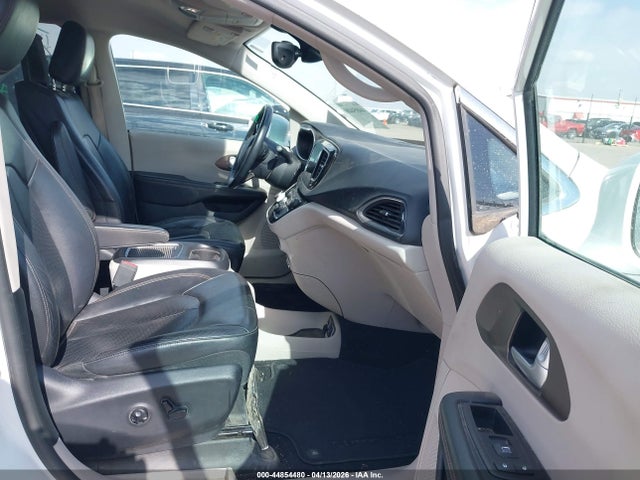 Продаж на аукціоні авто 2017 Chrysler Pacifica Touring-l Plus, vin: 2C4RC1EGXHR650403, номер лоту: 44854480