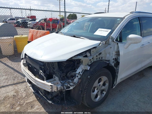 Продаж на аукціоні авто 2017 Chrysler Pacifica Touring-l Plus, vin: 2C4RC1EGXHR650403, номер лоту: 44854480