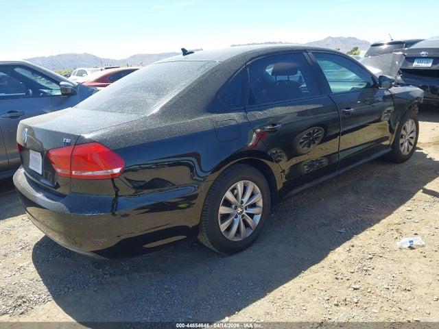 1VWAT7A32FC004813 Volkswagen Passat 1.8t Wolfsburg Edition