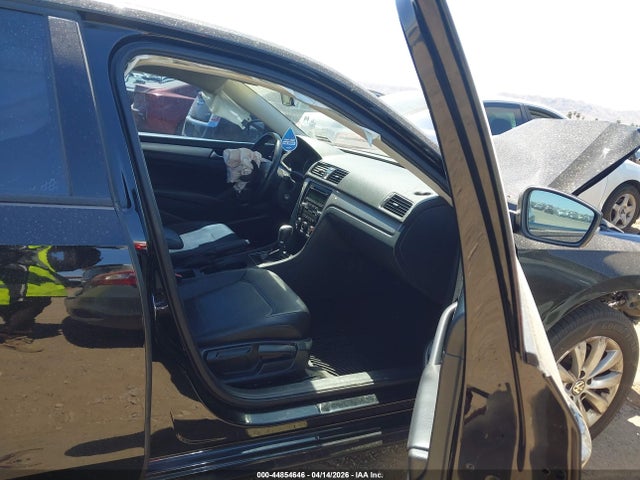 1VWAT7A32FC004813 Volkswagen Passat 1.8t Wolfsburg Edition