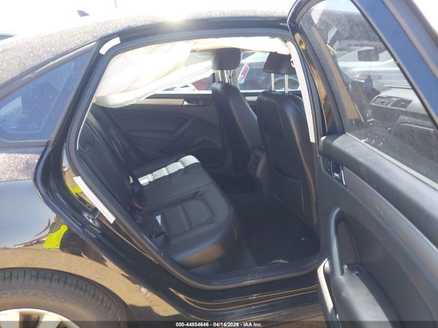 1VWAT7A32FC004813 Volkswagen Passat 1.8t Wolfsburg Edition