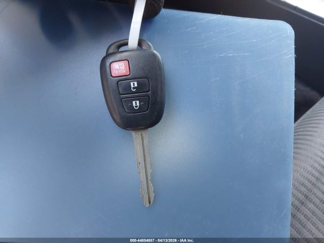JTMZFREV0JJ734566 Toyota RAV4 LE