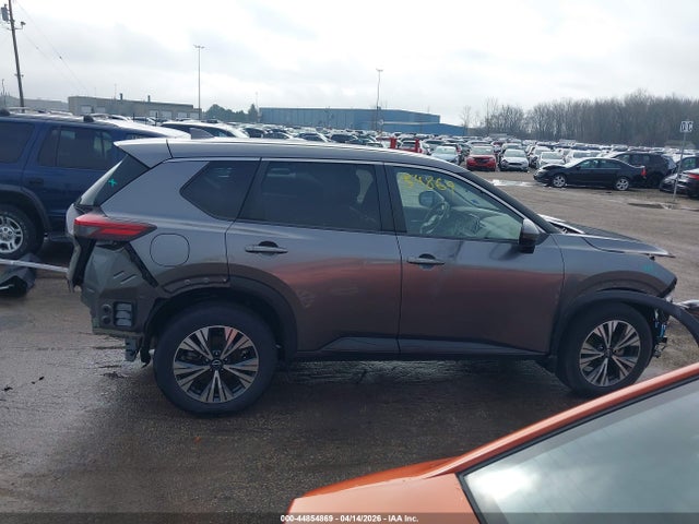44854869 :رقم المزاد ، JN8BT3BB9NW333449 vin ، 2022 Nissan Rogue Sv Intelligent Awd مزاد بيع