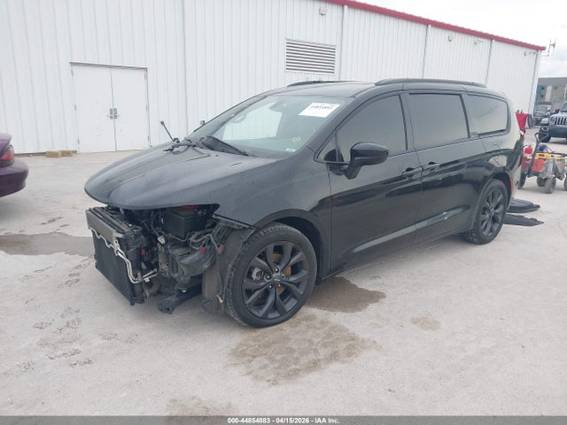 44854883 :رقم المزاد ، 2C4RC1EG6LR229318 vin ، 2020 Chrysler Pacifica Touring L Plus مزاد بيع