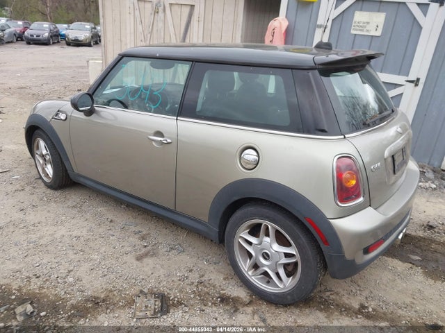 2007 MINI COOPER S WMWMF73597TL91039 Photo 2