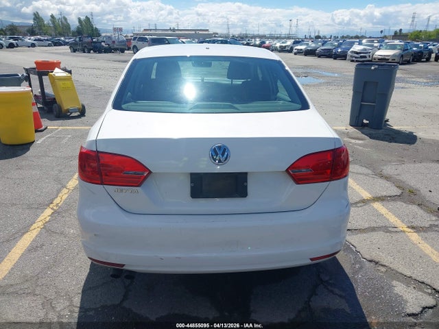 3VW1K7AJ4EM380010 Volkswagen Jetta 2.0l S