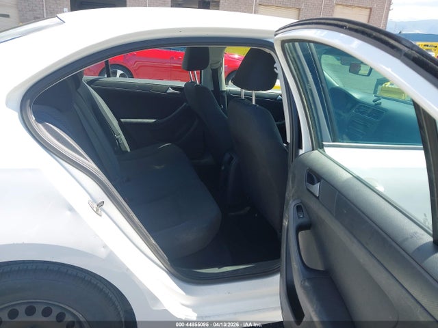 3VW1K7AJ4EM380010 Volkswagen Jetta 2.0l S