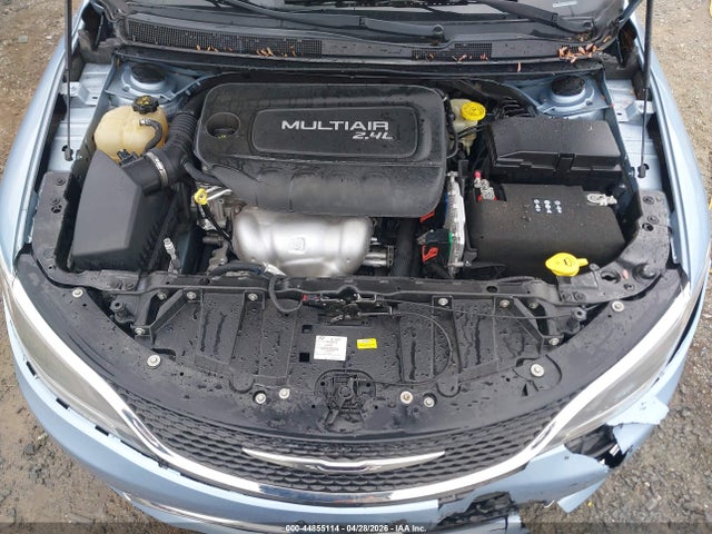44855114 :رقم المزاد ، 1C3CCCCB2FN659894 vin ، 2015 Chrysler 200 C مزاد بيع