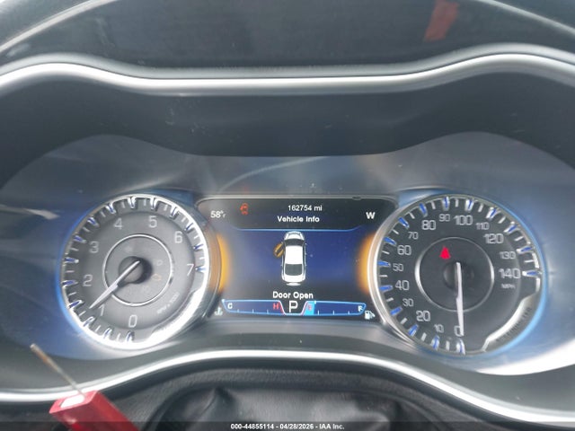 44855114 :رقم المزاد ، 1C3CCCCB2FN659894 vin ، 2015 Chrysler 200 C مزاد بيع