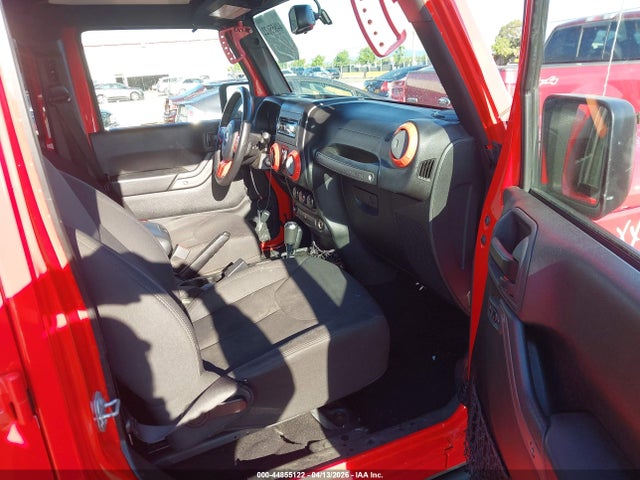 1C4HJWDG6HL615026 Jeep Wrangler Unlimited Sport 4x4