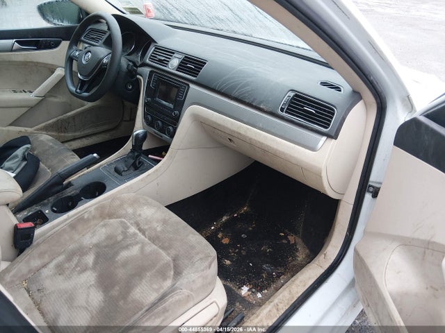 Продаж на аукціоні авто 2017 Volkswagen Passat 1.8t S, vin: 1VWAT7A35HC083168, номер лоту: 44855369