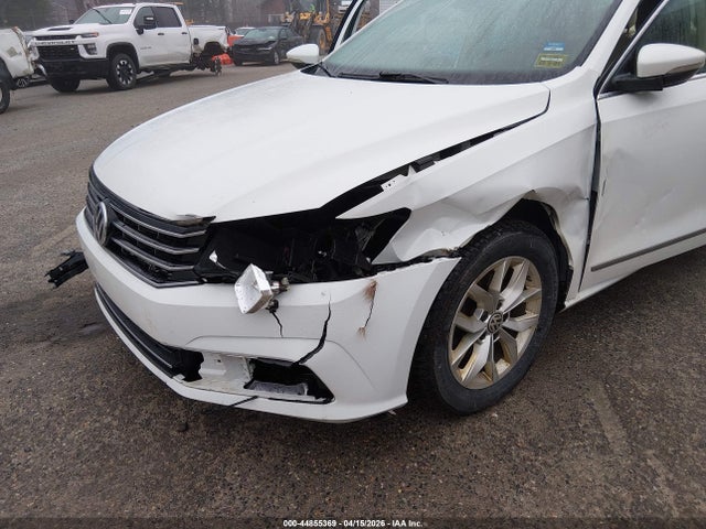 Продаж на аукціоні авто 2017 Volkswagen Passat 1.8t S, vin: 1VWAT7A35HC083168, номер лоту: 44855369